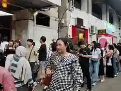 Warga Pekalongan dengan Rela Antre Makanan Viral di Blok M Meski di Kampung Tidak Ada